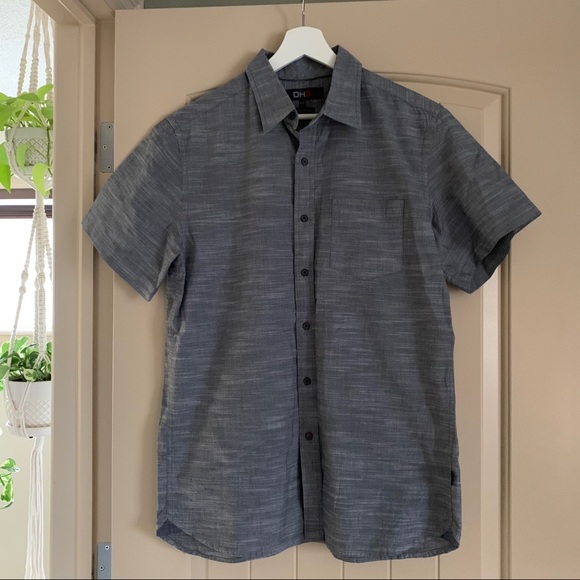 🤍2/$20 *Like New* DH3 Short Sleeve Button Up - Picture 3 of 3